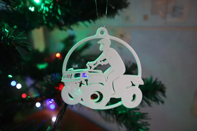 Ornament de Crăciun cu ATV utilitar