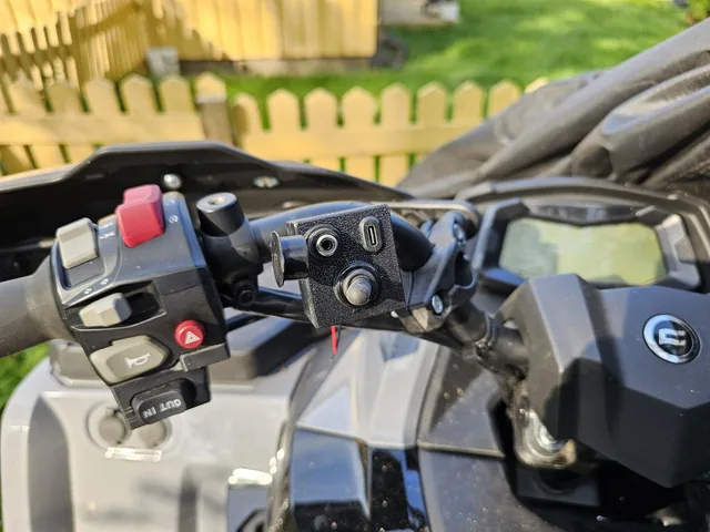 Suport comenzi și USB-C CFMOTO 800 / 1000