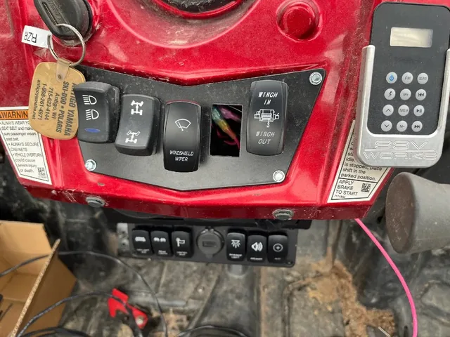 Șablon decupaj butoane Polaris RZR