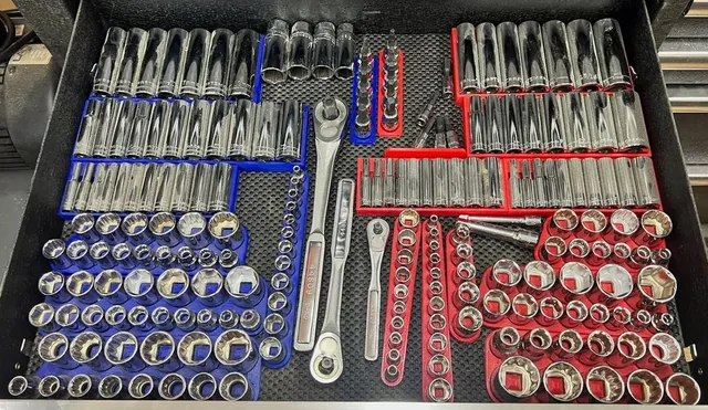 Organizator de chei tubulare
